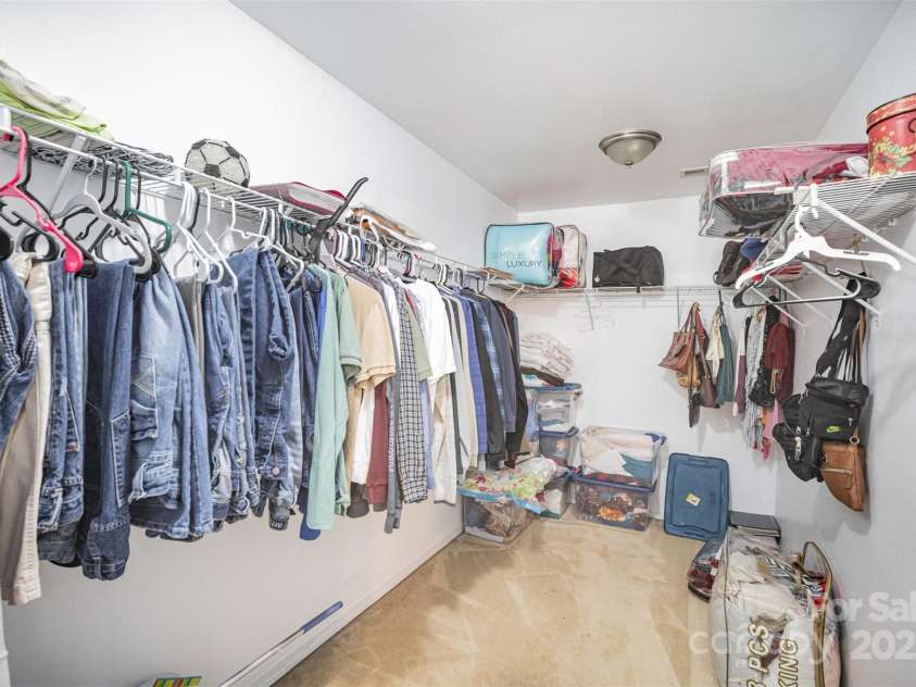 4732 Meadowfield Road, Charlotte, NC 28215.  MLS# CAR4274693, YatesRealty ID 22987. Walk in closet