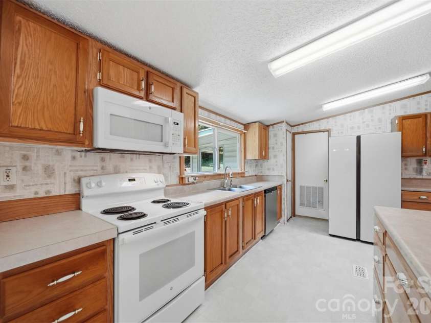 1488 Watermill Road, Morganton, NC 28655.  MLS# CAR4379611, YatesRealty ID 22988. Spacious kitchen.