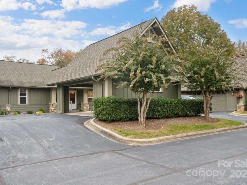 102 Fox Den Court, Hendersonville, NC 28792.  MLS# CAR4316713, YatesRealty ID 22989. 