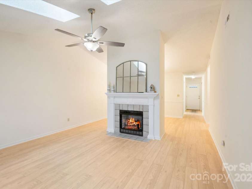 102 Fox Den Court, Hendersonville, NC 28792.  MLS# CAR4316713, YatesRealty ID 22989. 