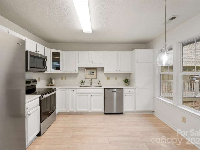 102 Fox Den Court, Hendersonville, NC 28792.  MLS# CAR4316713, YatesRealty ID 22989. 