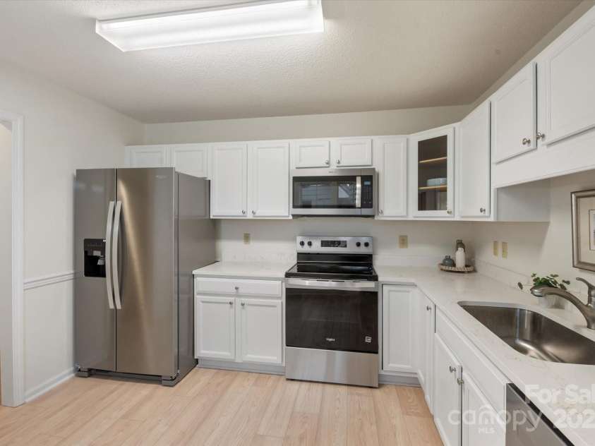 102 Fox Den Court, Hendersonville, NC 28792.  MLS# CAR4316713, YatesRealty ID 22989. 