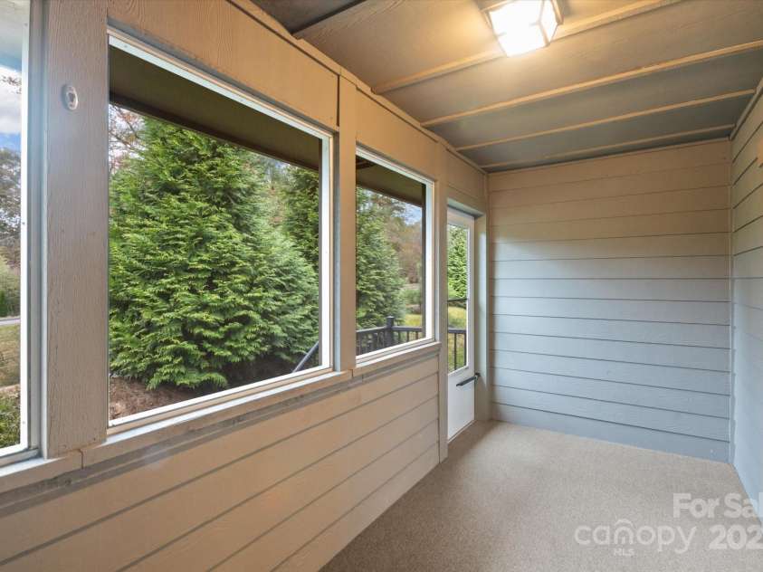102 Fox Den Court, Hendersonville, NC 28792.  MLS# CAR4316713, YatesRealty ID 22989. 
