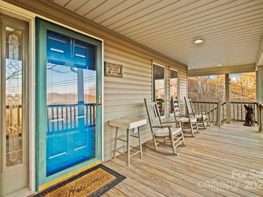 190 Briarcliff Road, Blowing Rock, NC 28605.  MLS# CAR4234277, YatesRealty ID 2299. Front Main Level Porch