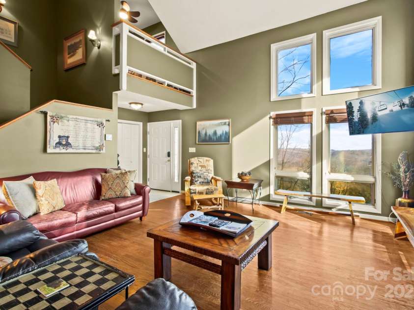190 Briarcliff Road, Blowing Rock, NC 28605.  MLS# CAR4234277, YatesRealty ID 2299. Living Room