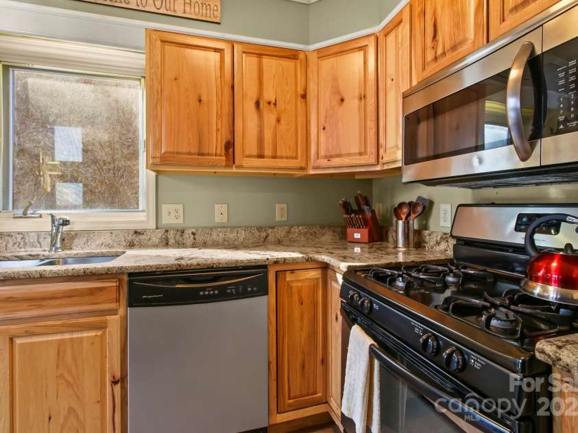 190 Briarcliff Road, Blowing Rock, NC 28605.  MLS# CAR4234277, YatesRealty ID 2299. Main Floor Kitchen