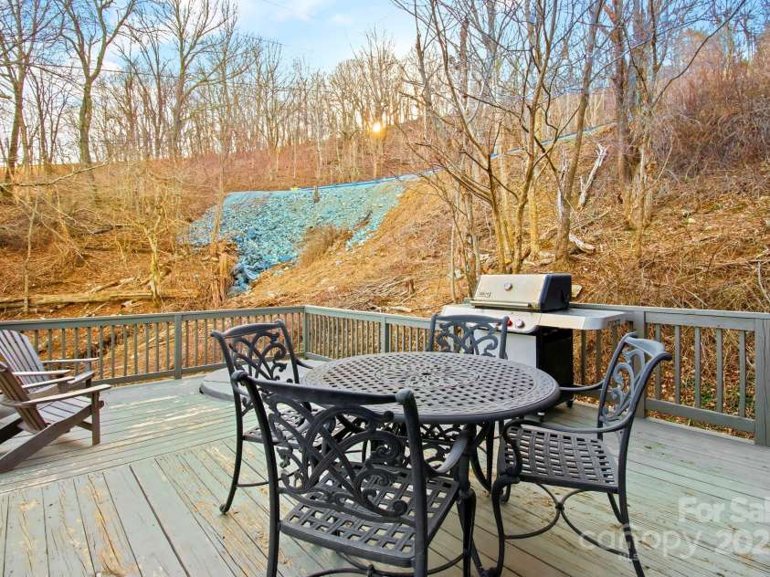 190 Briarcliff Road, Blowing Rock, NC 28605.  MLS# CAR4234277, YatesRealty ID 2299. Upper Side Deck