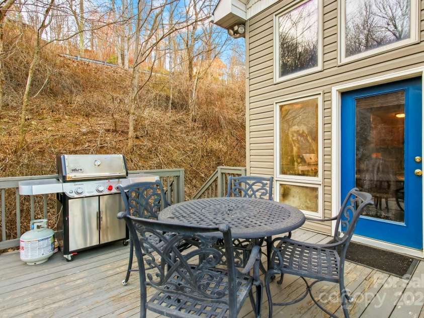 190 Briarcliff Road, Blowing Rock, NC 28605.  MLS# CAR4234277, YatesRealty ID 2299. Upper Side Deck w/ Main Level Back Door