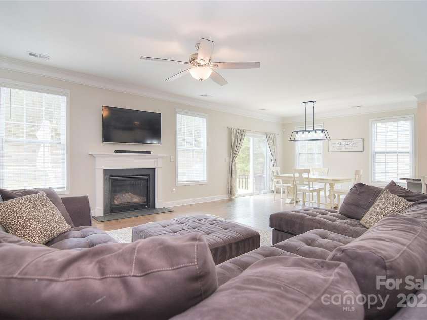 2014 Burton Point Court, Waxhaw, NC 28173.  MLS# CAR4248200, YatesRealty ID 22990. 