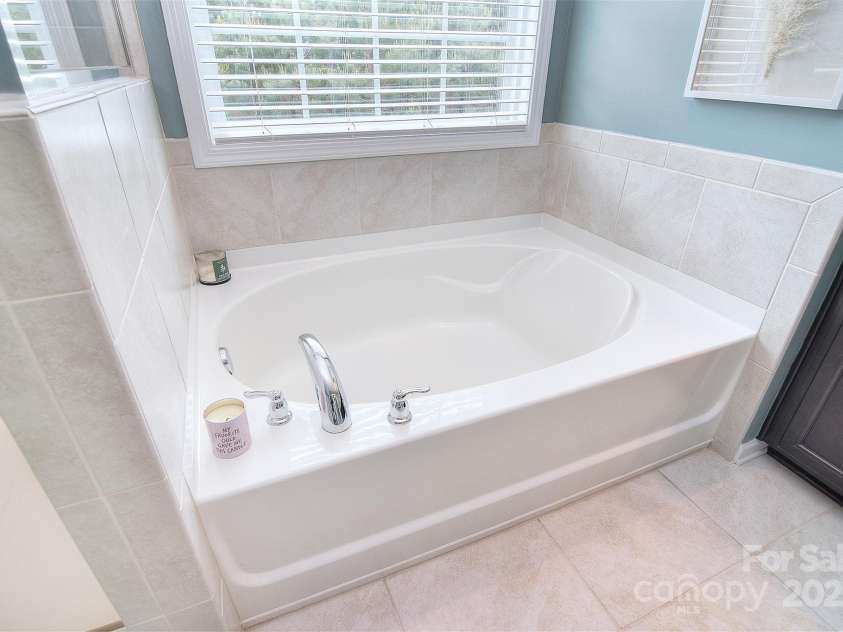 2014 Burton Point Court, Waxhaw, NC 28173.  MLS# CAR4248200, YatesRealty ID 22990. 