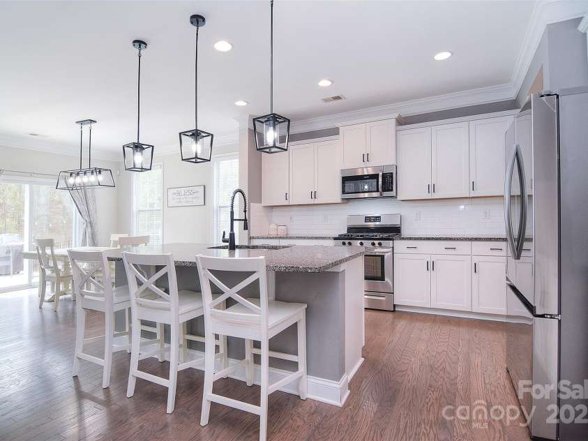 2014 Burton Point Court, Waxhaw, NC 28173.  MLS# CAR4248200, YatesRealty ID 22990. 