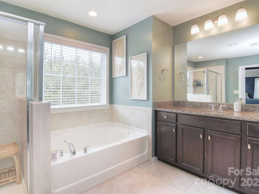 2014 Burton Point Court, Waxhaw, NC 28173.  MLS# CAR4248200, YatesRealty ID 22990. Primary Bathroom