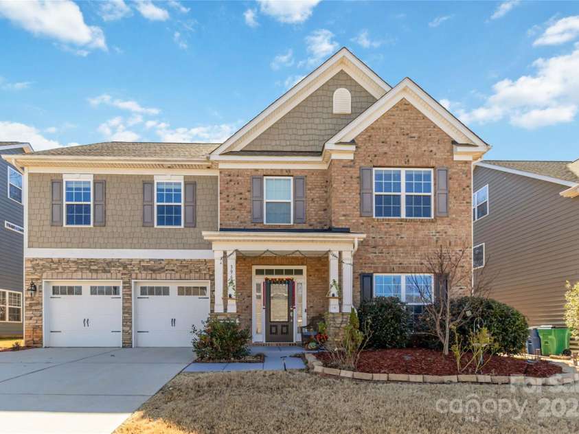 3960 Franklin Meadows Drive, Matthews, NC 28105.  MLS# CAR4231754, YatesRealty ID 22992. 