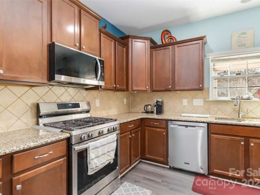 3960 Franklin Meadows Drive, Matthews, NC 28105.  MLS# CAR4231754, YatesRealty ID 22992. 