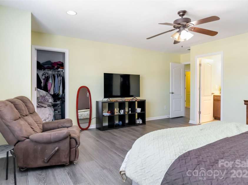 3960 Franklin Meadows Drive, Matthews, NC 28105.  MLS# CAR4231754, YatesRealty ID 22992. 