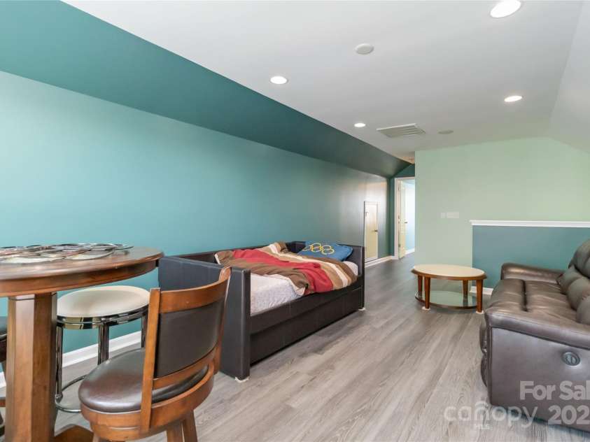 3960 Franklin Meadows Drive, Matthews, NC 28105.  MLS# CAR4231754, YatesRealty ID 22992. 