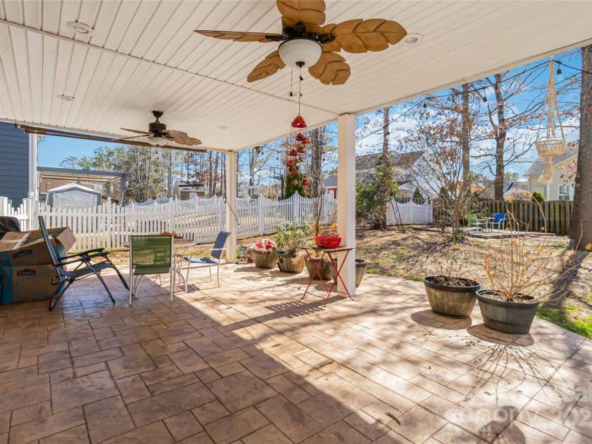 3960 Franklin Meadows Drive, Matthews, NC 28105.  MLS# CAR4231754, YatesRealty ID 22992. 