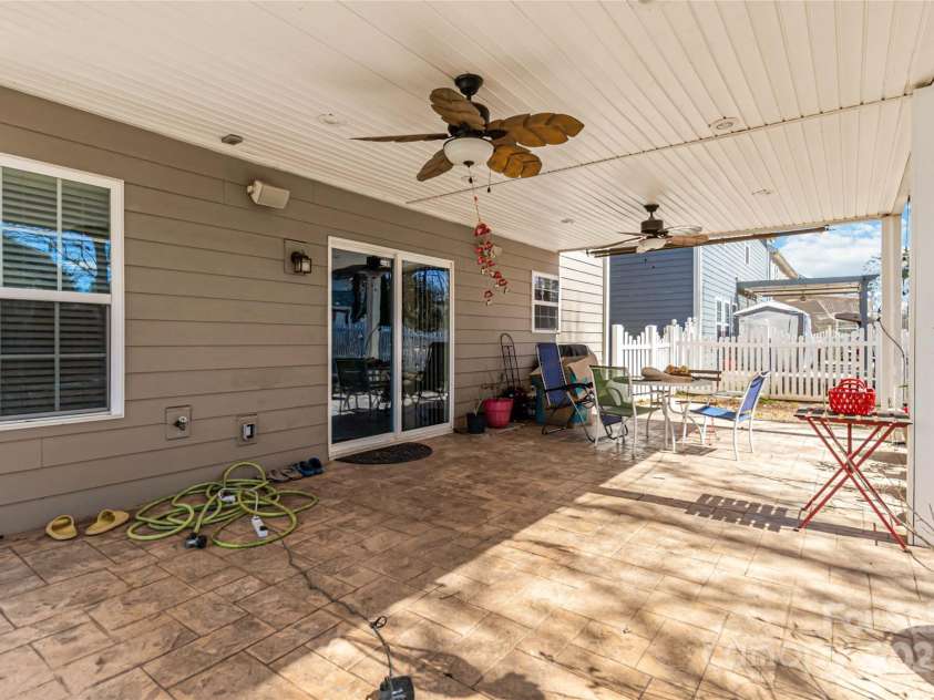 3960 Franklin Meadows Drive, Matthews, NC 28105.  MLS# CAR4231754, YatesRealty ID 22992. 