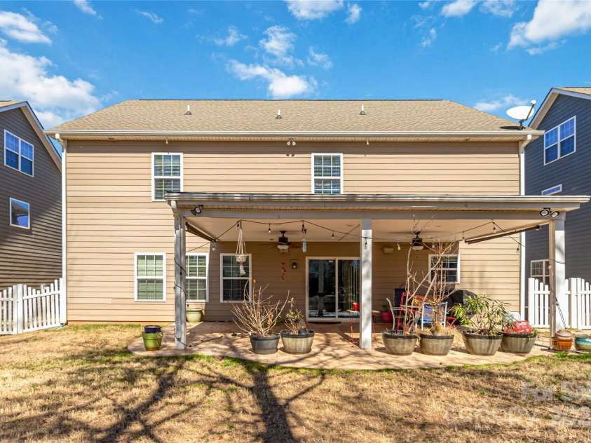 3960 Franklin Meadows Drive, Matthews, NC 28105.  MLS# CAR4231754, YatesRealty ID 22992. 