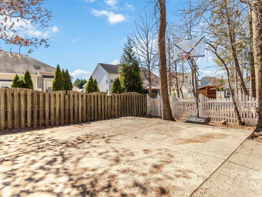 3960 Franklin Meadows Drive, Matthews, NC 28105.  MLS# CAR4231754, YatesRealty ID 22992. 