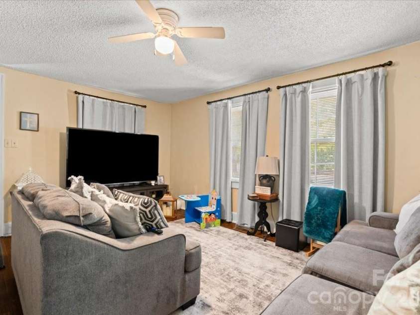 501 Church Street, Cheraw, SC 29520.  MLS# CAR4382511, YatesRealty ID 22992. 