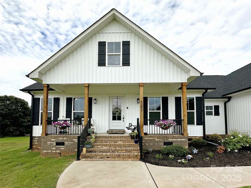 4282 Brandy Creek Court, Clover, SC 29710.  MLS# CAR4270337, YatesRealty ID 22993. 