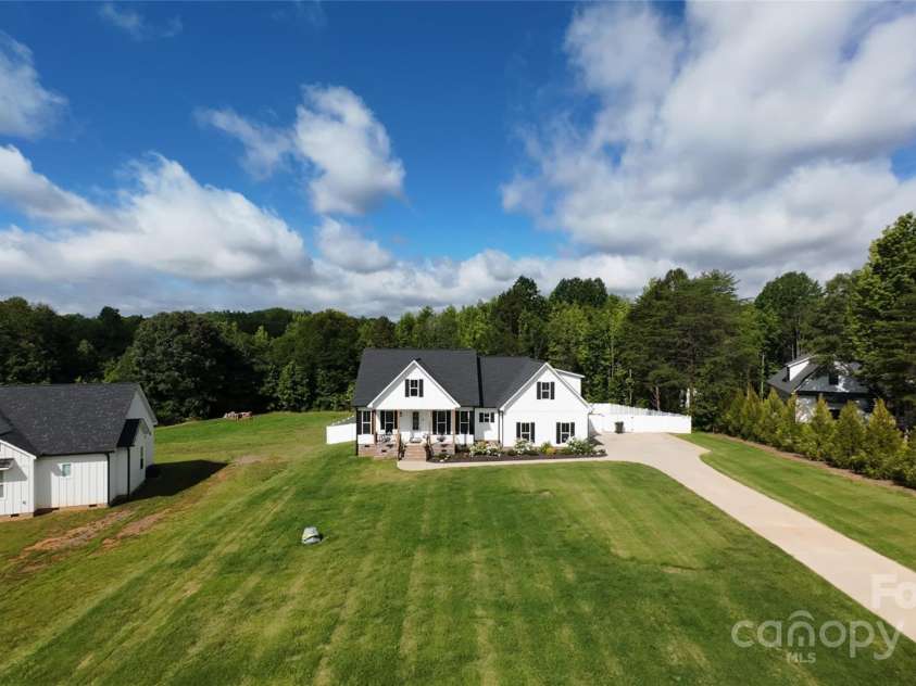 4282 Brandy Creek Court, Clover, SC 29710.  MLS# CAR4270337, YatesRealty ID 22993. 