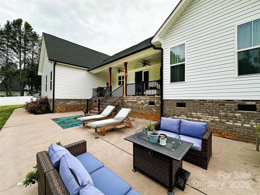 4282 Brandy Creek Court, Clover, SC 29710.  MLS# CAR4270337, YatesRealty ID 22993. 