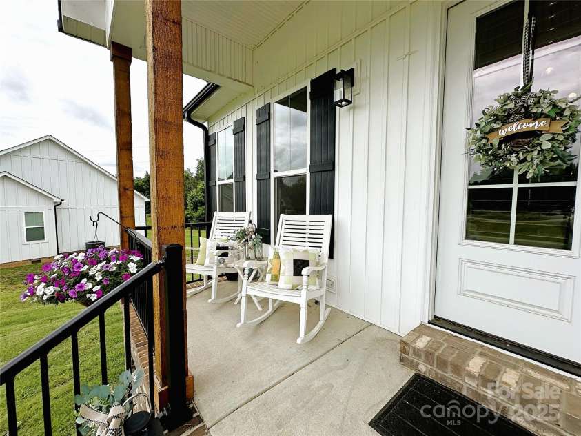 4282 Brandy Creek Court, Clover, SC 29710.  MLS# CAR4270337, YatesRealty ID 22993. 