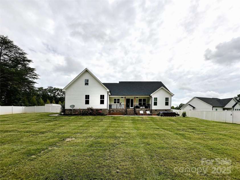 4282 Brandy Creek Court, Clover, SC 29710.  MLS# CAR4270337, YatesRealty ID 22993. 