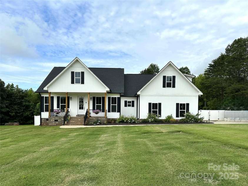4282 Brandy Creek Court, Clover, SC 29710.  MLS# CAR4270337, YatesRealty ID 22993. 