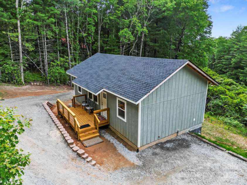 185 Little Elbow Mountain Road, Lake Toxaway, NC 28747.  MLS# CAR4265070, YatesRealty ID 22994. 