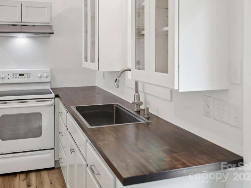 185 Little Elbow Mountain Road, Lake Toxaway, NC 28747.  MLS# CAR4265070, YatesRealty ID 22994. 