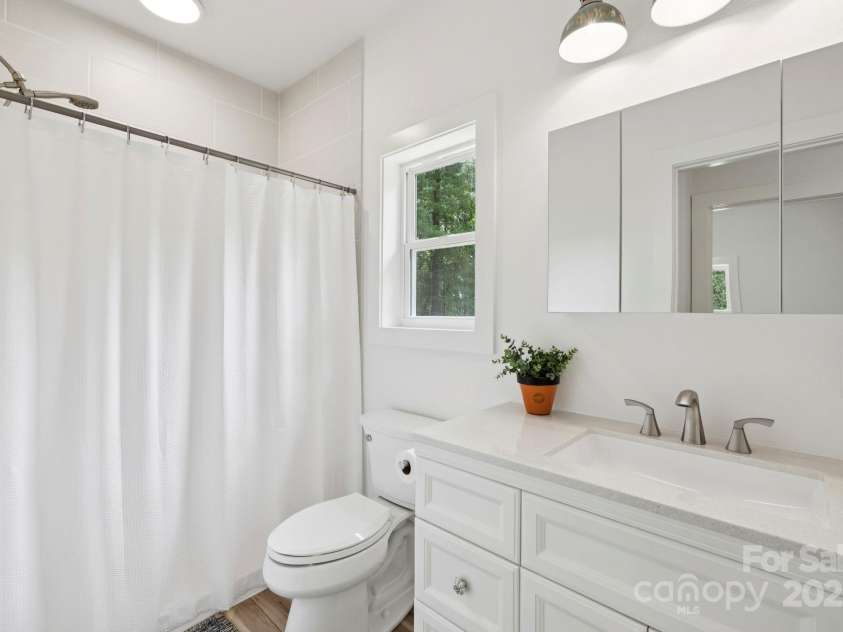 185 Little Elbow Mountain Road, Lake Toxaway, NC 28747.  MLS# CAR4265070, YatesRealty ID 22994. Full bath