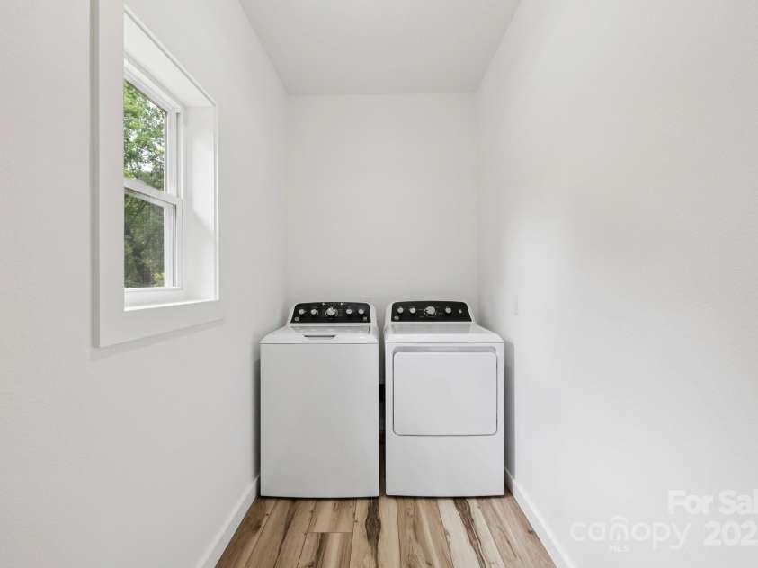 185 Little Elbow Mountain Road, Lake Toxaway, NC 28747.  MLS# CAR4265070, YatesRealty ID 22994. Laundry room