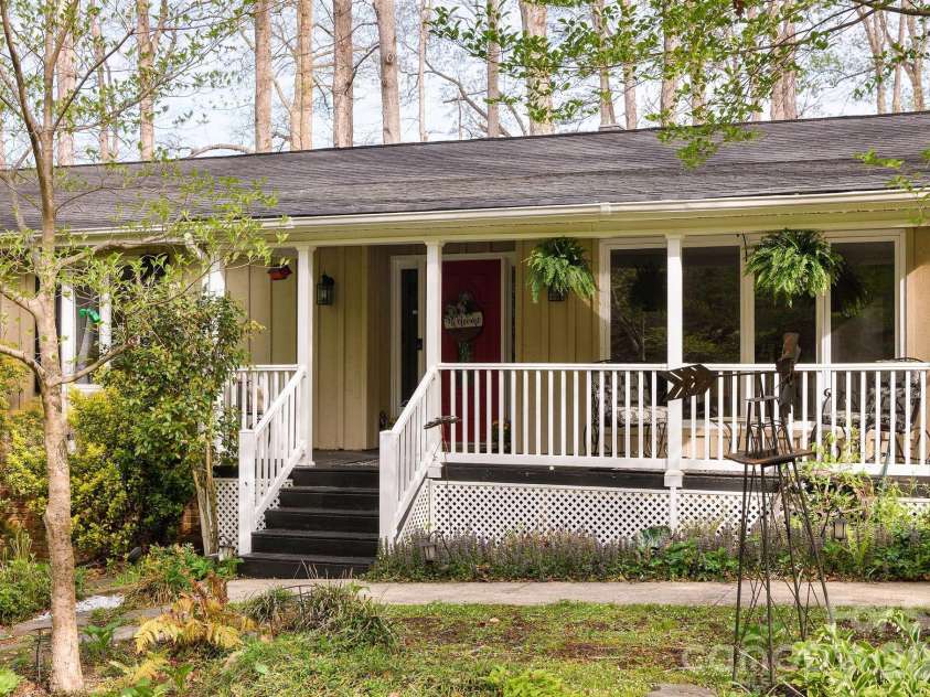 2141 Walker Road, Winston Salem, NC 27106.  MLS# CAR4367580, YatesRealty ID 22994. 