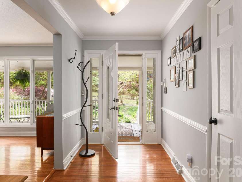 2141 Walker Road, Winston Salem, NC 27106.  MLS# CAR4367580, YatesRealty ID 22994. 