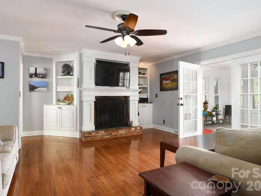 2141 Walker Road, Winston Salem, NC 27106.  MLS# CAR4367580, YatesRealty ID 22994. 