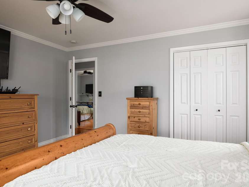 2141 Walker Road, Winston Salem, NC 27106.  MLS# CAR4367580, YatesRealty ID 22994. 