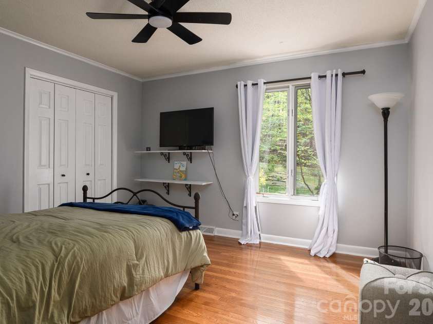 2141 Walker Road, Winston Salem, NC 27106.  MLS# CAR4367580, YatesRealty ID 22994. 