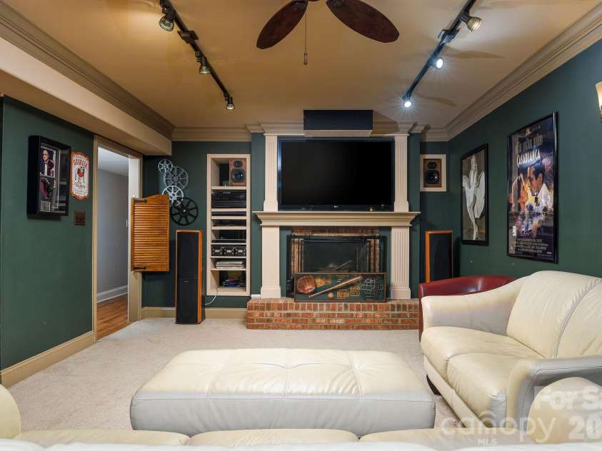 2141 Walker Road, Winston Salem, NC 27106.  MLS# CAR4367580, YatesRealty ID 22994. 