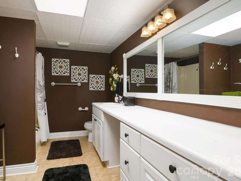 2141 Walker Road, Winston Salem, NC 27106.  MLS# CAR4367580, YatesRealty ID 22994. 