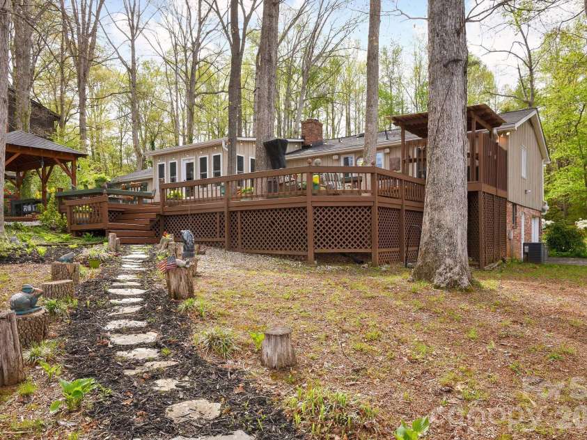 2141 Walker Road, Winston Salem, NC 27106.  MLS# CAR4367580, YatesRealty ID 22994. 