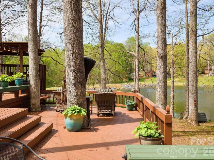 2141 Walker Road, Winston Salem, NC 27106.  MLS# CAR4367580, YatesRealty ID 22994. 