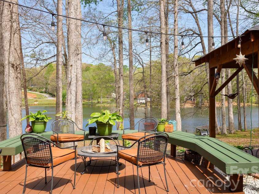 2141 Walker Road, Winston Salem, NC 27106.  MLS# CAR4367580, YatesRealty ID 22994. 