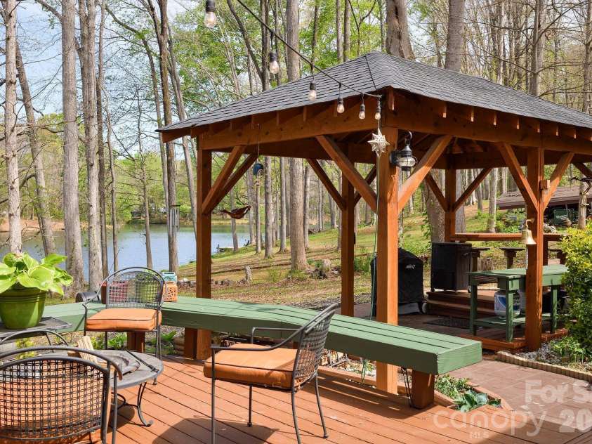 2141 Walker Road, Winston Salem, NC 27106.  MLS# CAR4367580, YatesRealty ID 22994. 