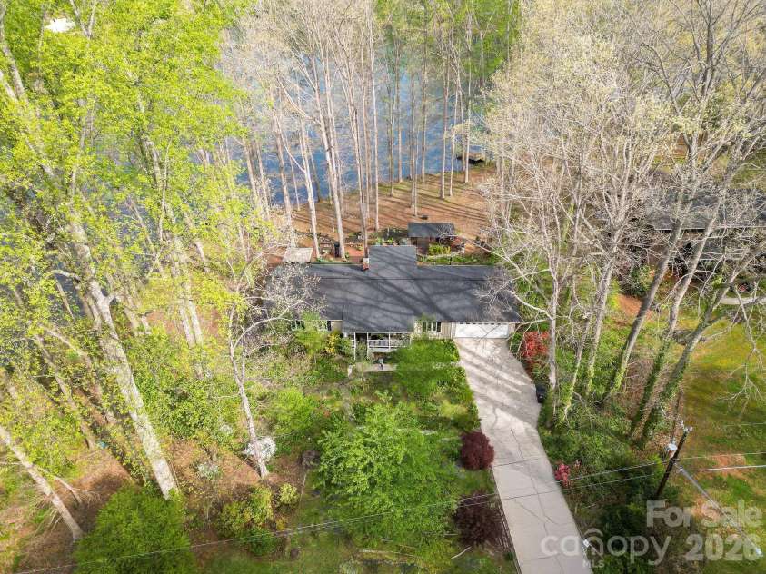 2141 Walker Road, Winston Salem, NC 27106.  MLS# CAR4367580, YatesRealty ID 22994. 