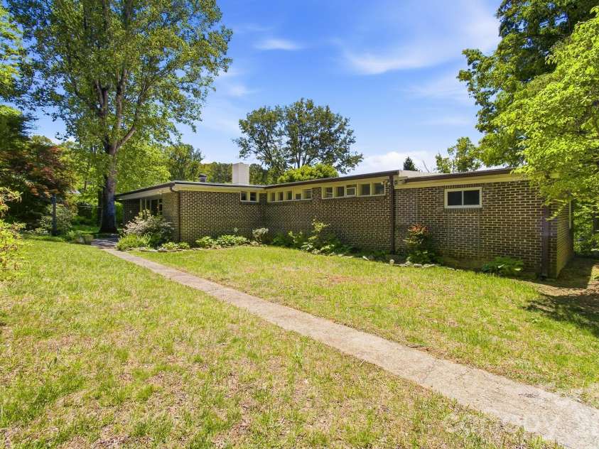 20 Reed Road, Asheville, NC 28805.  MLS# CAR4380460, YatesRealty ID 22995. 