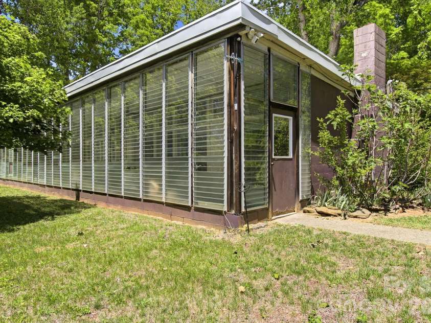 20 Reed Road, Asheville, NC 28805.  MLS# CAR4380460, YatesRealty ID 22995. 