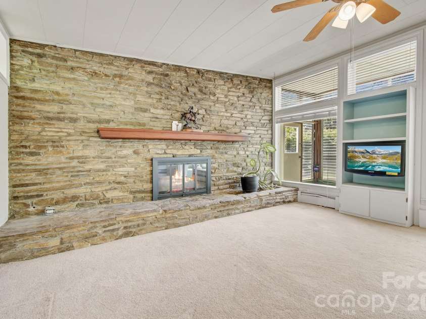 20 Reed Road, Asheville, NC 28805.  MLS# CAR4380460, YatesRealty ID 22995. 